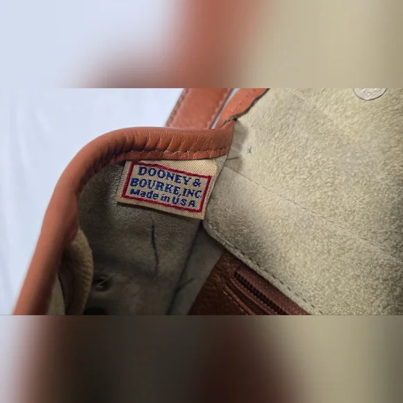 VINTAGE Dooney & Bourke A7-128540 Classic Leather Crossbody Bag Purse Tan Brown - Picture 9 of 16